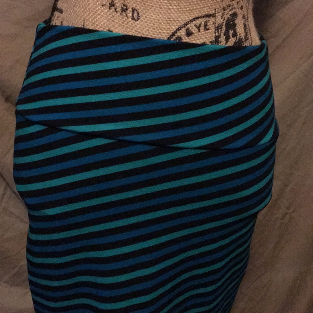 🌹 Lularoe skirt 🌹 - Picture 2 of 4